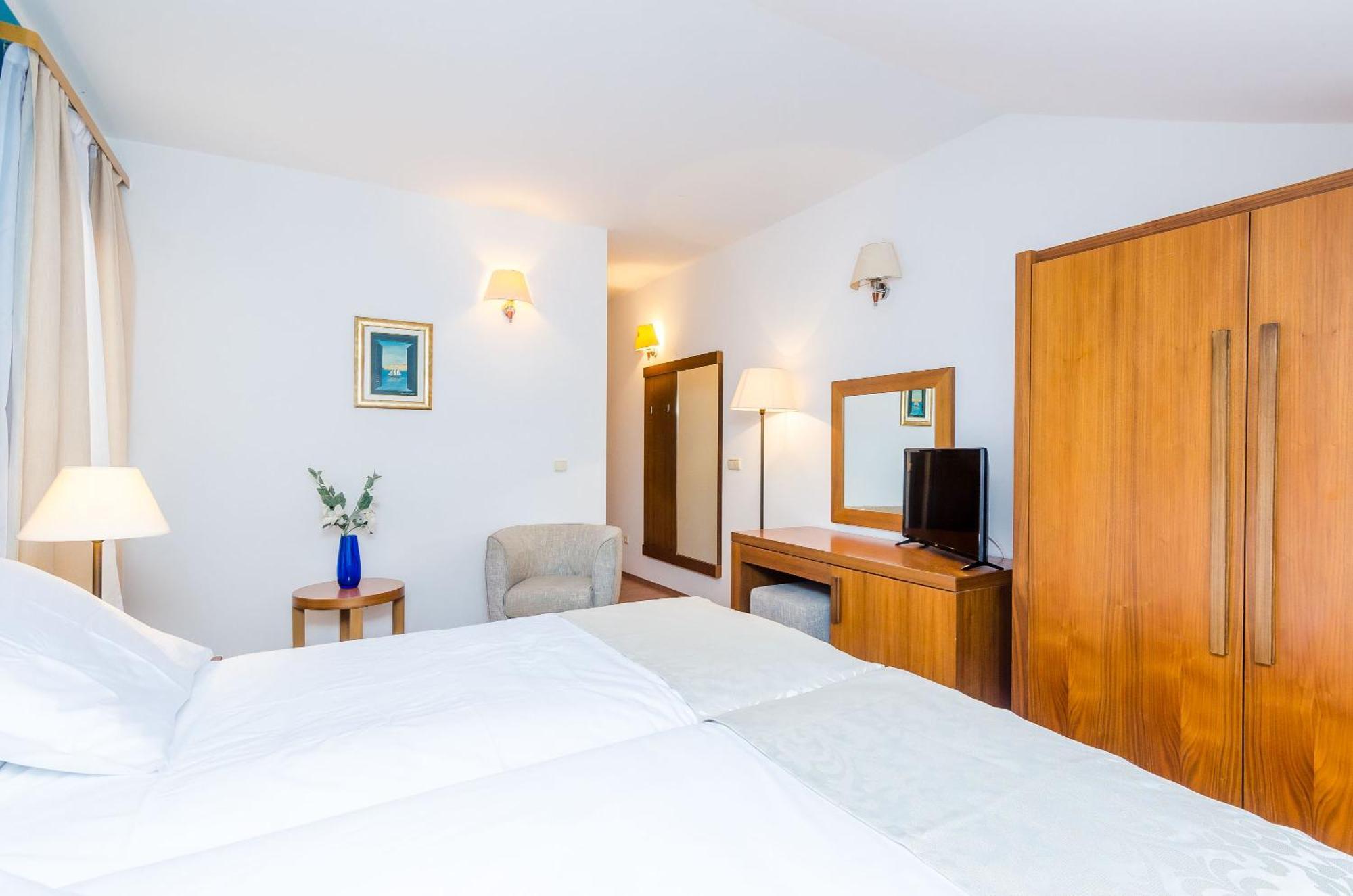 Pansion Srebreno Hotell Mlini Exteriör bild