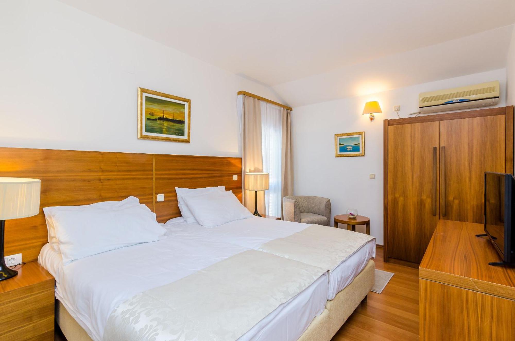 Pansion Srebreno Hotell Mlini Exteriör bild