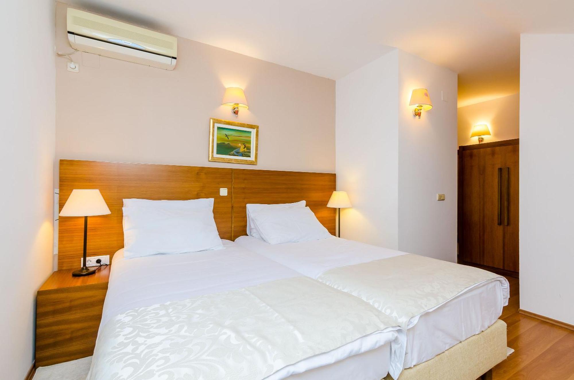 Pansion Srebreno Hotell Mlini Exteriör bild